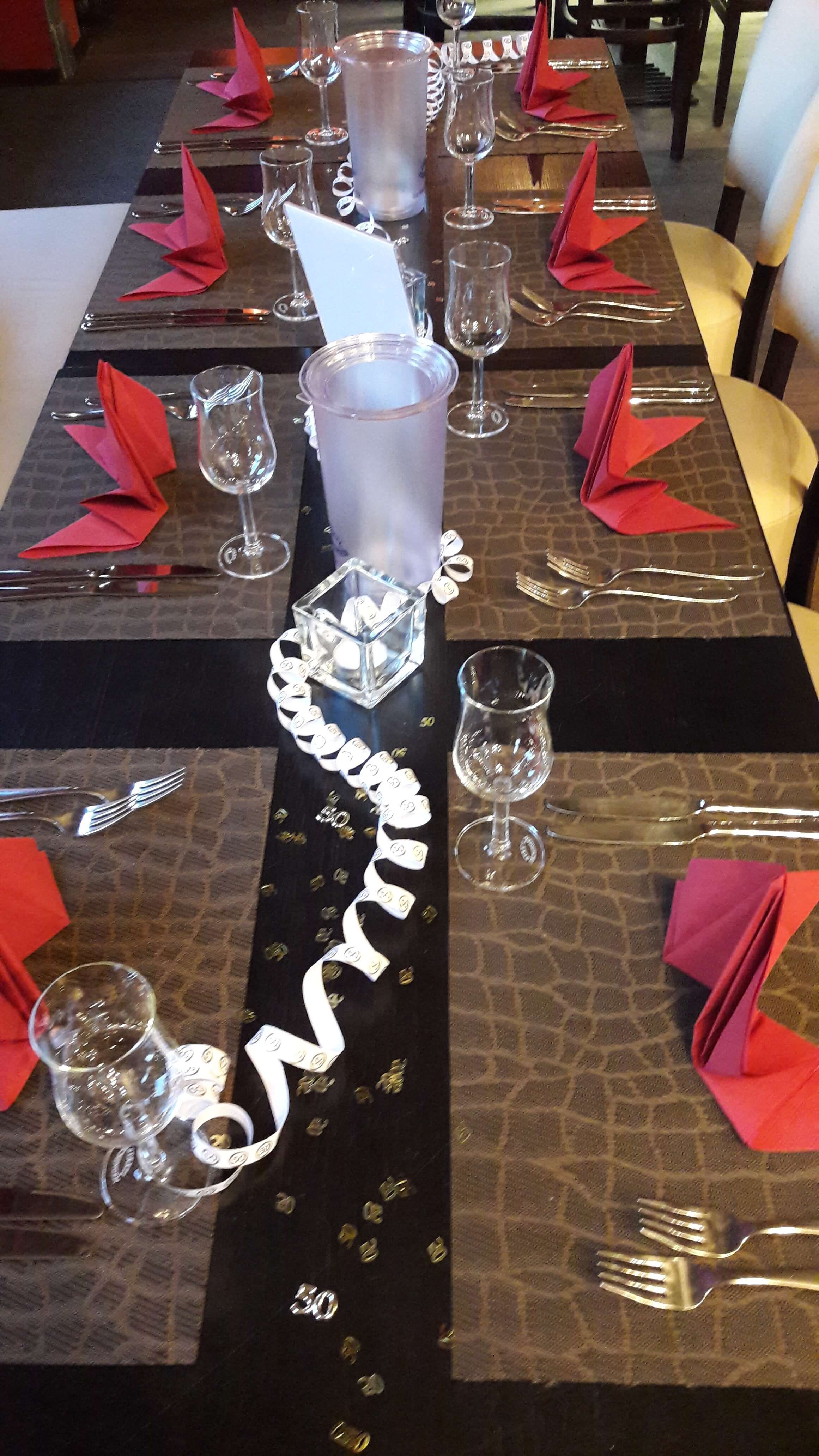 Feierliches Tischgedeck im Restaurant Kantino